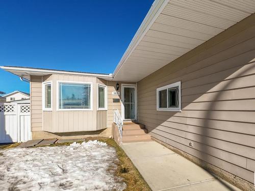 5912 11 Avenue Nw, Edmonton, AB - Outdoor