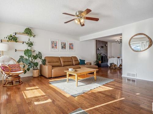 5912 11 Avenue Nw, Edmonton, AB - Indoor Photo Showing Living Room