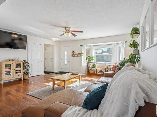 5912 11 Avenue Nw, Edmonton, AB - Indoor Photo Showing Living Room