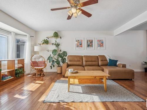 5912 11 Avenue Nw, Edmonton, AB - Indoor Photo Showing Living Room