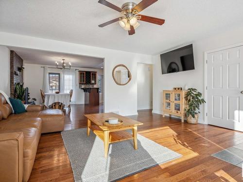 5912 11 Avenue Nw, Edmonton, AB - Indoor Photo Showing Living Room