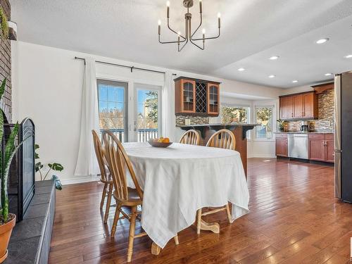 5912 11 Avenue Nw, Edmonton, AB - Indoor Photo Showing Dining Room