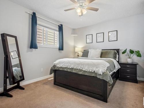 5912 11 Avenue Nw, Edmonton, AB - Indoor Photo Showing Bedroom