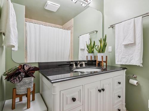 5912 11 Avenue Nw, Edmonton, AB - Indoor Photo Showing Bathroom