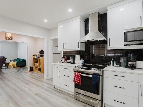 10505 76 Street, Edmonton, AB - Indoor Photo Showing Kitchen