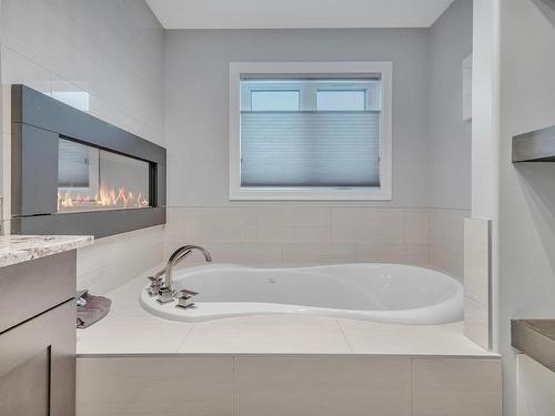 4510 Wingfield Bay, Edmonton, AB - Indoor Photo Showing Bathroom