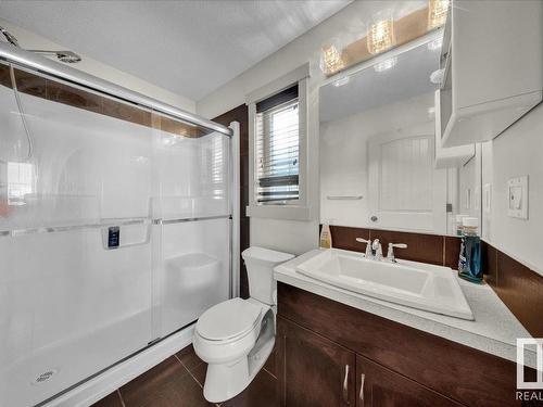 15836 13 Avenue Sw, Edmonton, AB - Indoor Photo Showing Bathroom