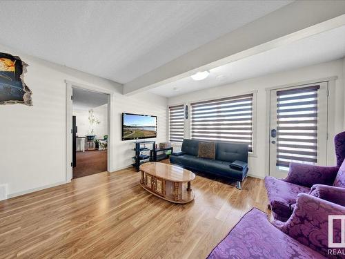 15836 13 Avenue Sw, Edmonton, AB - Indoor Photo Showing Living Room