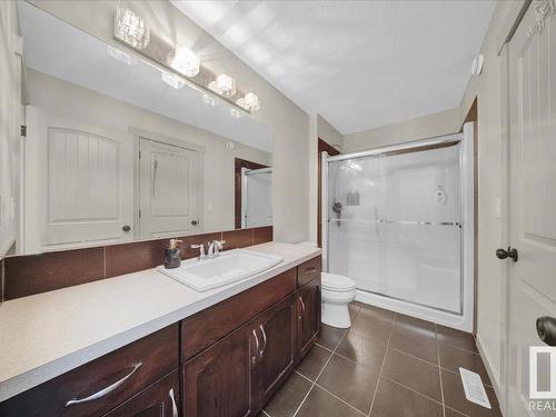 15836 13 Avenue Sw, Edmonton, AB - Indoor Photo Showing Bathroom