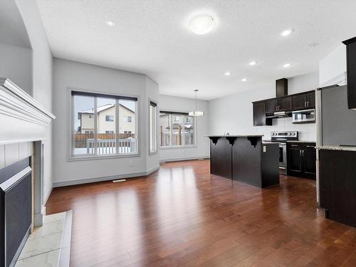 2832 16 Avenue Nw, Edmonton, AB - Indoor Photo Showing Kitchen