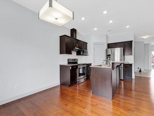 2832 16 Avenue Nw, Edmonton, AB - Indoor Photo Showing Kitchen With Upgraded Kitchen