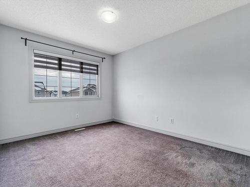 2832 16 Avenue Nw, Edmonton, AB - Indoor Photo Showing Other Room