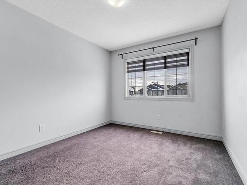 2832 16 Avenue Nw, Edmonton, AB - Indoor Photo Showing Other Room