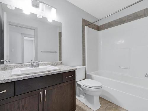 2832 16 Avenue Nw, Edmonton, AB - Indoor Photo Showing Bathroom