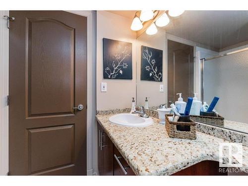 1001 10649 Saskatchewan Drive, Edmonton, AB - Indoor Photo Showing Bathroom