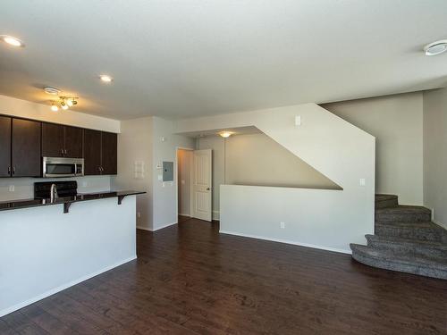 10 9856 83 Avenue, Edmonton, AB - Indoor Photo Showing Kitchen