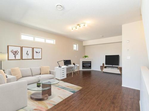 10 9856 83 Avenue, Edmonton, AB - Indoor Photo Showing Living Room