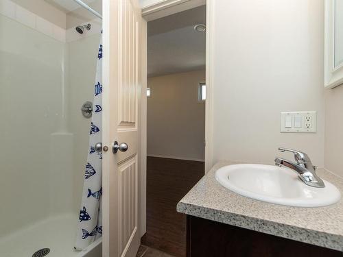 10 9856 83 Avenue, Edmonton, AB - Indoor Photo Showing Bathroom