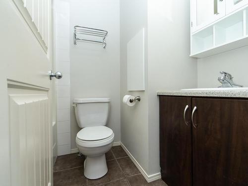 10 9856 83 Avenue, Edmonton, AB - Indoor Photo Showing Bathroom