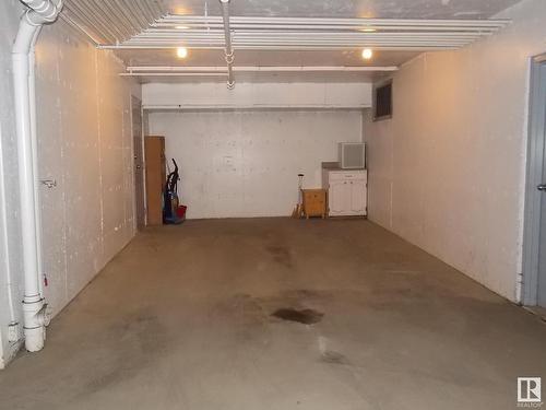 10 9856 83 Avenue, Edmonton, AB - Indoor Photo Showing Garage