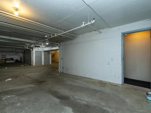 10 9856 83 Avenue, Edmonton, AB - Indoor Photo Showing Garage