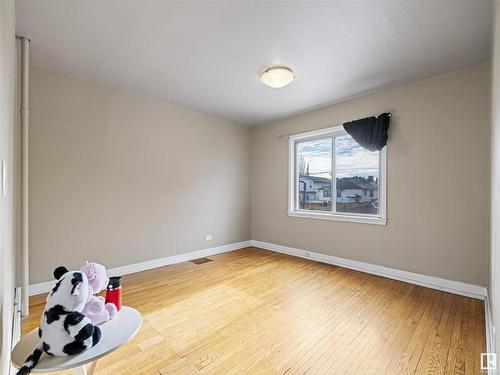 9335 103A Avenue, Edmonton, AB - Indoor Photo Showing Other Room