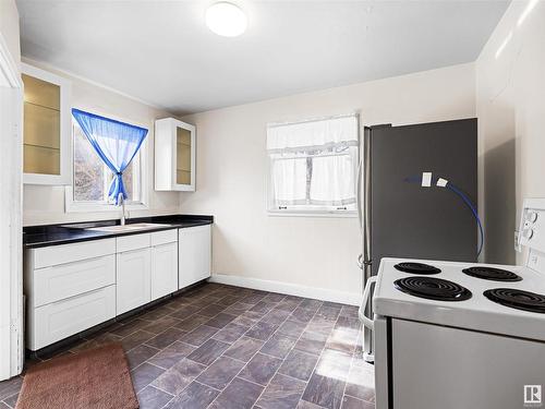 9335 103A Avenue, Edmonton, AB - Indoor Photo Showing Kitchen