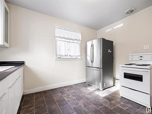 9335 103A Avenue, Edmonton, AB - Indoor Photo Showing Kitchen