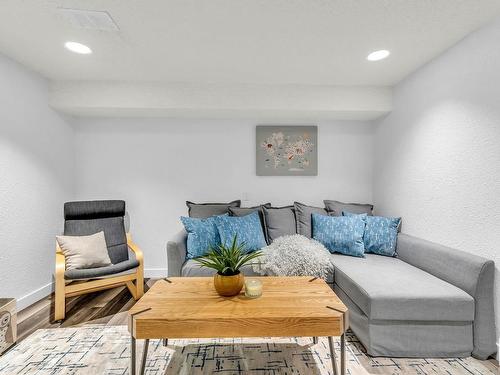 14727 33 Street, Edmonton, AB - Indoor Photo Showing Living Room