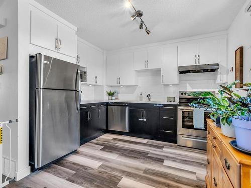 14727 33 Street, Edmonton, AB - Indoor Photo Showing Kitchen With Upgraded Kitchen