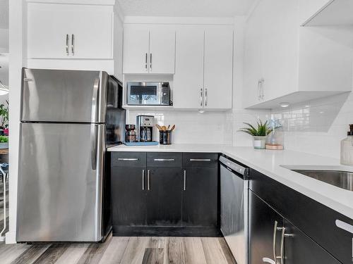 14727 33 Street, Edmonton, AB - Indoor Photo Showing Kitchen With Upgraded Kitchen