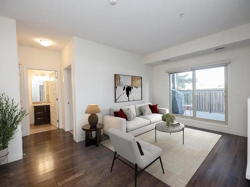 105 10520 56 Avenue, Edmonton, AB - Indoor Photo Showing Living Room