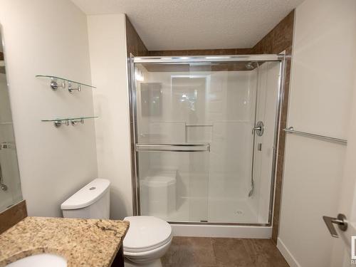 105 10520 56 Avenue, Edmonton, AB - Indoor Photo Showing Bathroom