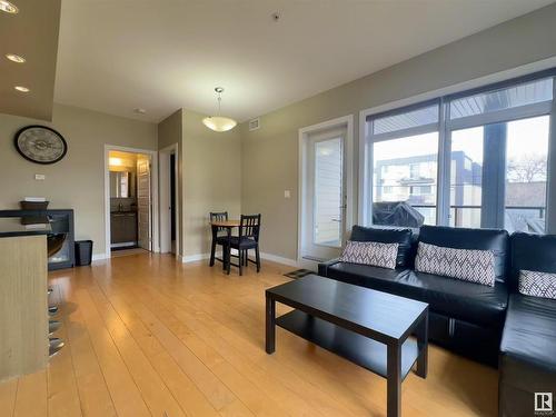 203 9908 84 Avenue, Edmonton, AB - Indoor Photo Showing Living Room