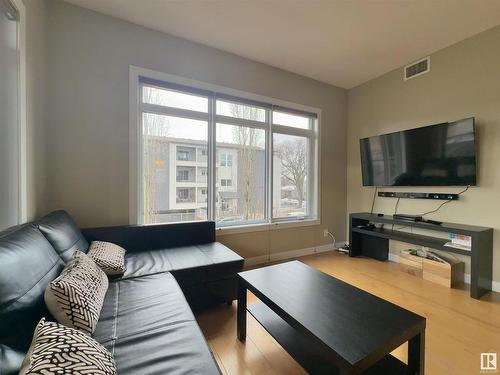 203 9908 84 Avenue, Edmonton, AB - Indoor Photo Showing Living Room