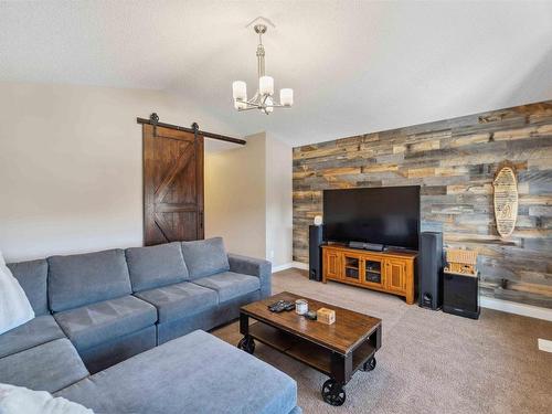 16724 60 Street, Edmonton, AB - Indoor Photo Showing Living Room