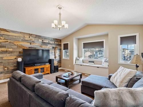 16724 60 Street, Edmonton, AB - Indoor Photo Showing Living Room