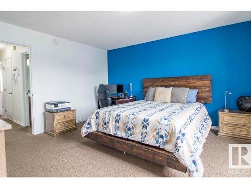 937 Ebbers Crescent Nw, Edmonton, AB - Indoor Photo Showing Bedroom