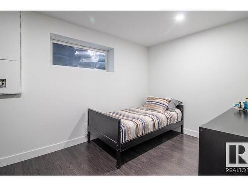 937 Ebbers Crescent Nw, Edmonton, AB - Indoor Photo Showing Bedroom