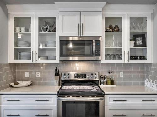 1811 Keene Crescent, Edmonton, AB - Indoor Photo Showing Kitchen With Upgraded Kitchen