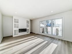 10D MEADOWLARK Village  Edmonton, AB T5R 5X3