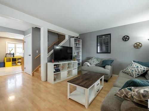 2576 138A Avenue, Edmonton, AB - Indoor Photo Showing Living Room