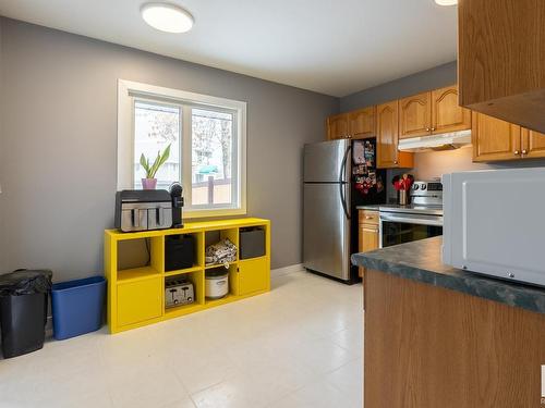 2576 138A Avenue, Edmonton, AB - Indoor Photo Showing Kitchen