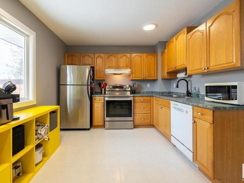 2576 138A Avenue, Edmonton, AB - Indoor Photo Showing Kitchen