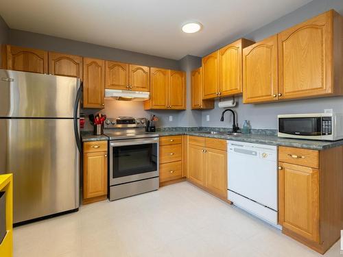 2576 138A Avenue, Edmonton, AB - Indoor Photo Showing Kitchen