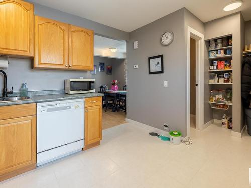 2576 138A Avenue, Edmonton, AB - Indoor Photo Showing Kitchen