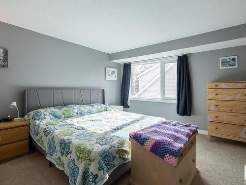 2576 138A Avenue, Edmonton, AB - Indoor Photo Showing Bedroom