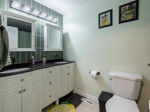 2576 138A Avenue, Edmonton, AB - Indoor Photo Showing Bathroom