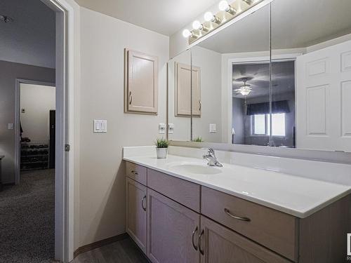 311 10915 21 Avenue, Edmonton, AB - Indoor Photo Showing Bathroom