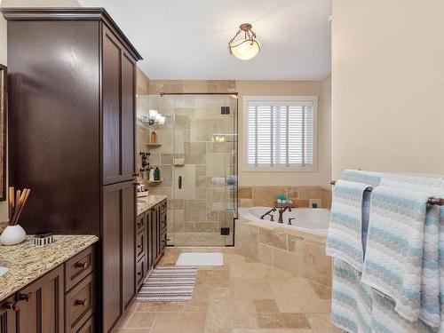 1237 Chahley Landing, Edmonton, AB - Indoor Photo Showing Bathroom